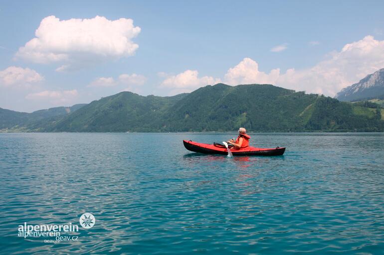 S kajakem & kanoí na jezeře Attersee I Alpenverein OEAV.CZ