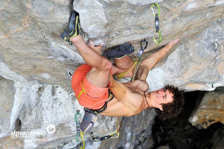 Adam Ondra při nacvičování nejtěžší cesty na světě I Alpenverein OEAV.CZ