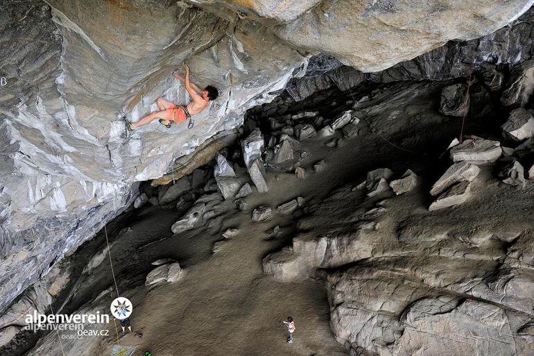 Adam Ondra při nacvičování nejtěžší cesty na světě I Alpenverein OEAV.CZ